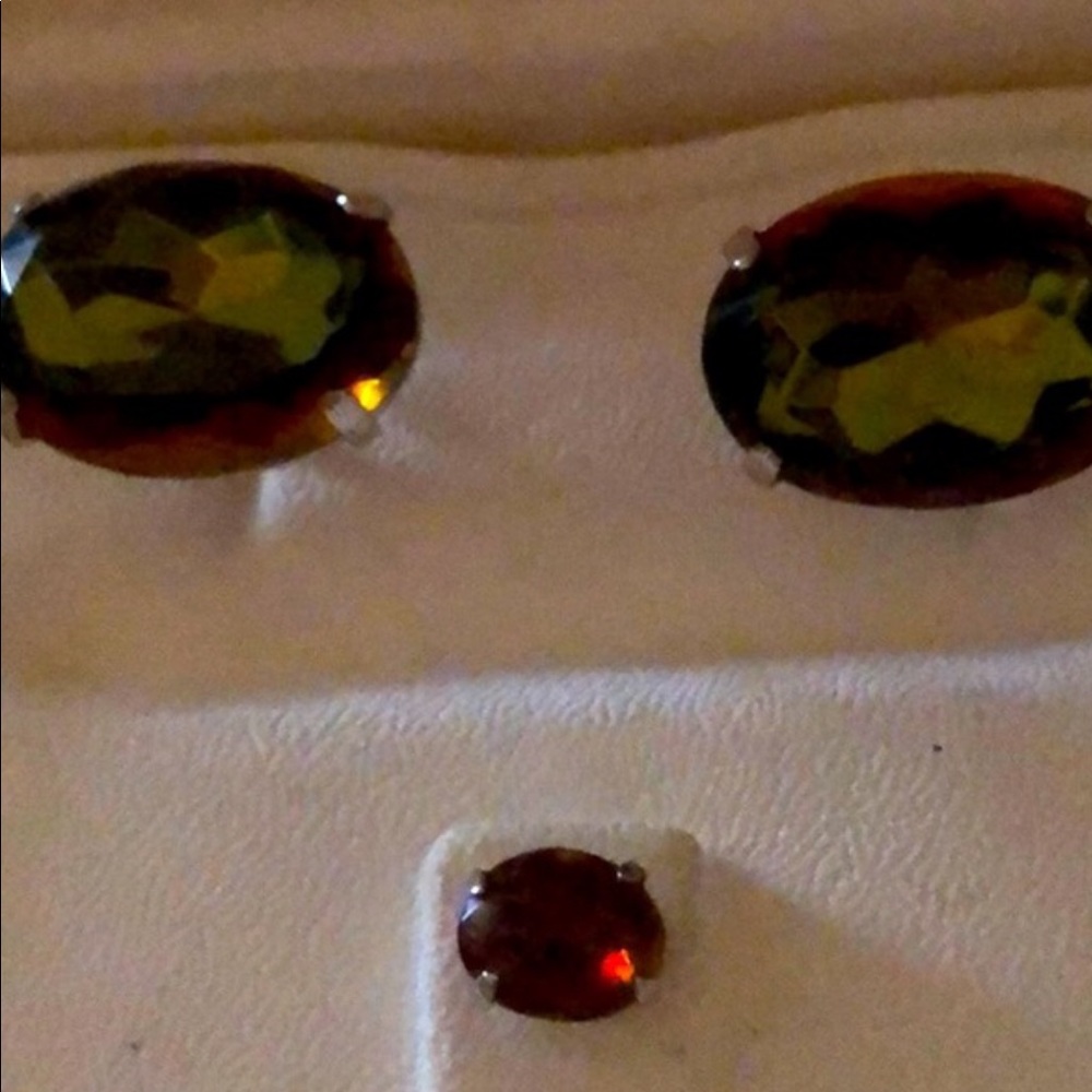 Beautiful vintage dark iridescent cuff links and tie pin.